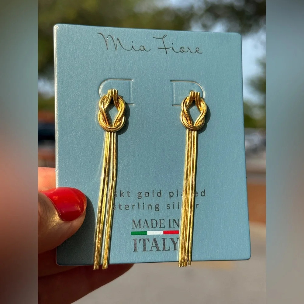 Gold Minimalist Drop Earrings with Knot Detail - Picture 3 of 6